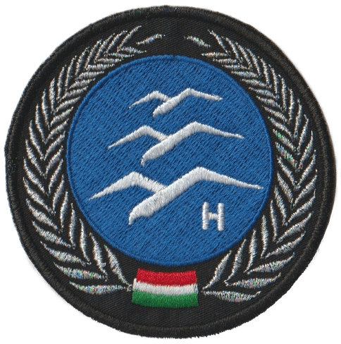 Embroidered Silver gliding patch with a silver-coloured wreath and Hungarian flag